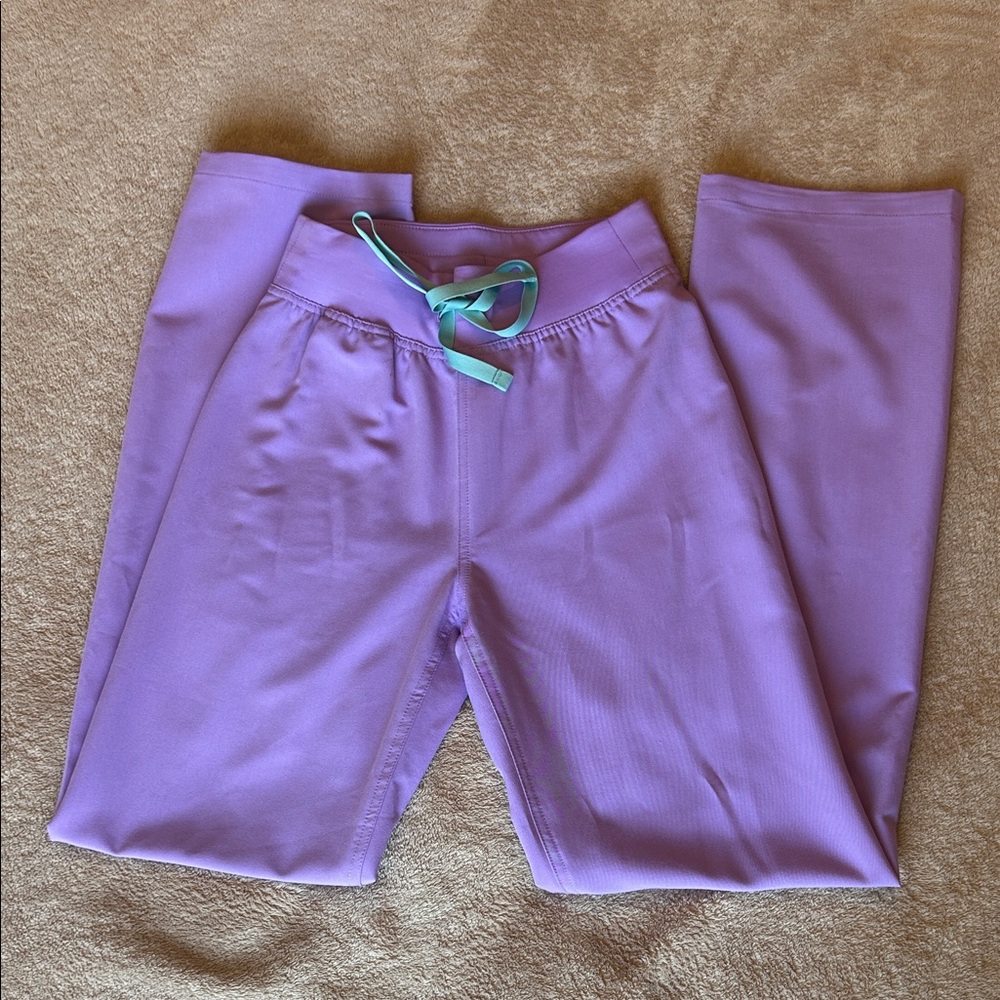 Figs Livingston High-Waisted Scrub Pants Lilac Dawn